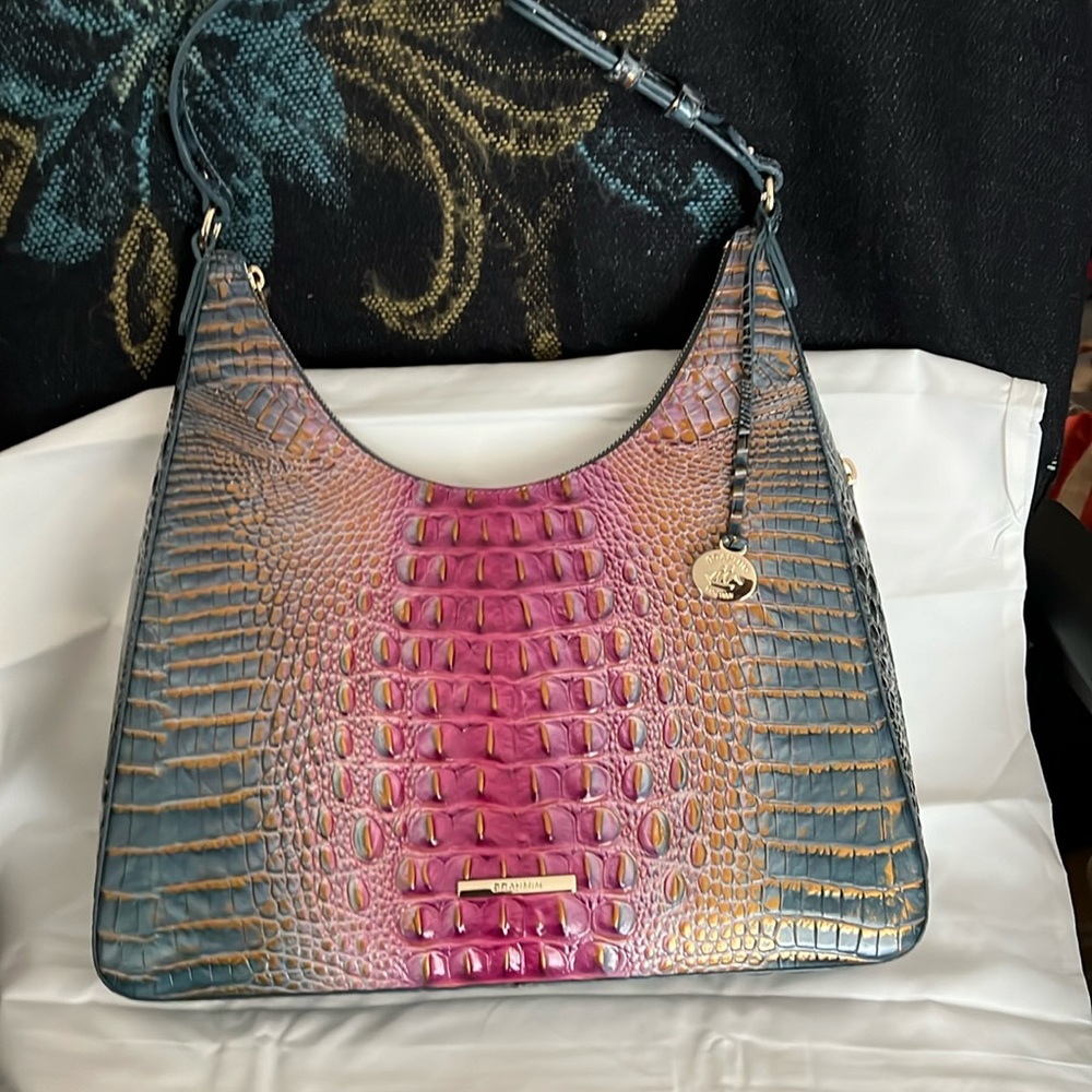 Perfectly pretty Brahmin bag with pizzazz! A wonderful hobo multi color bag.